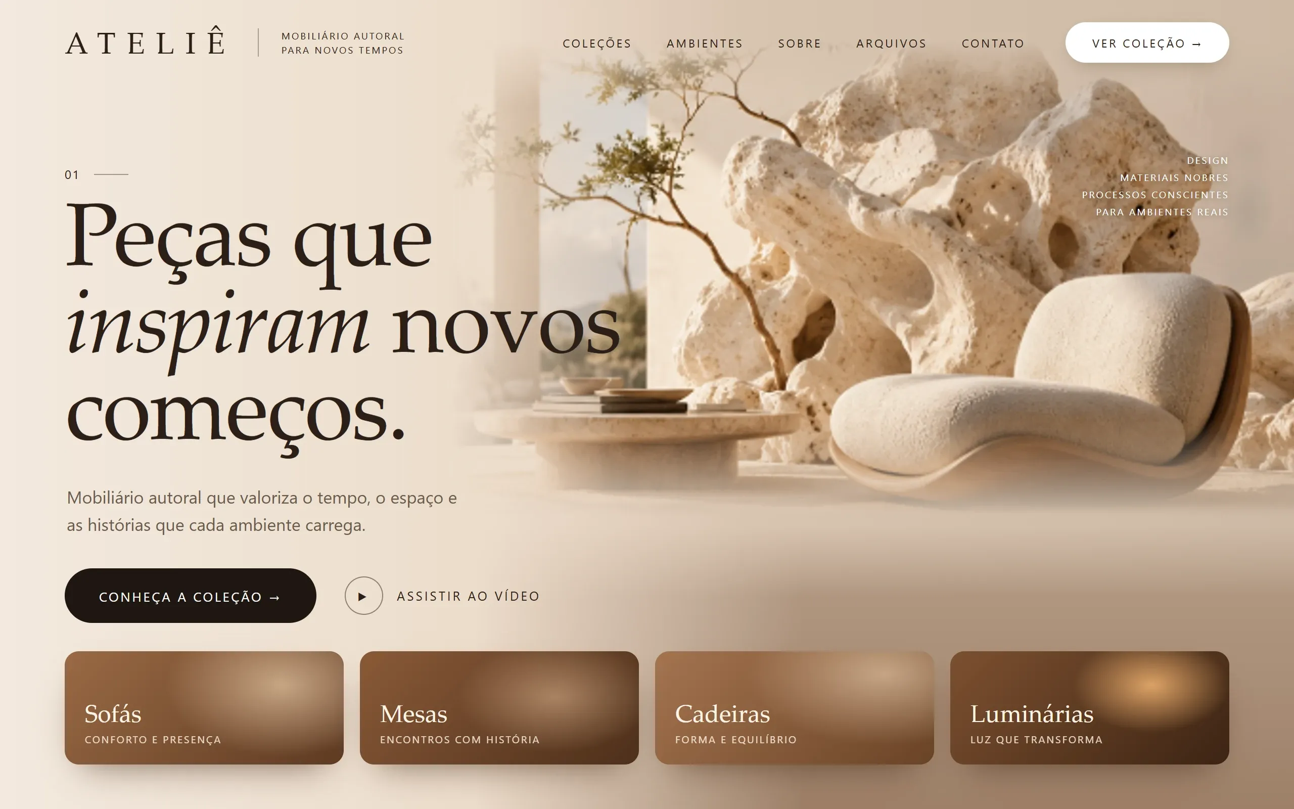 Estudo conceitual de site premium: abertura editorial em tons de areia com manchete em serifa, poltrona e escultura de pedra ao fundo, botão escuro e uma faixa de quatro categorias na base.
